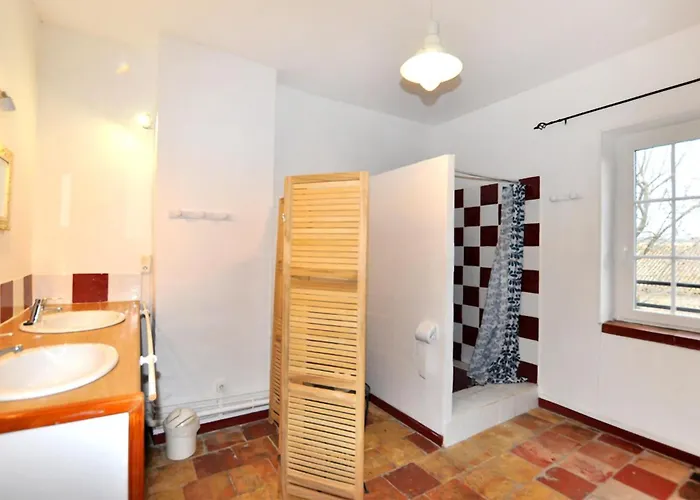 Holiday home Maison Piscine Proche