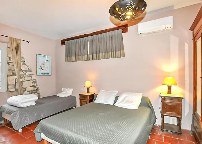 Holiday home Maison Piscine Proche *